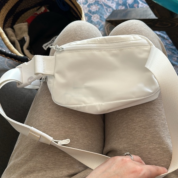 Brand new lululemon everywhere belt bag - Picture 3 of 3